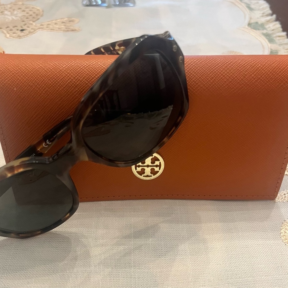Tory Burch Brown Tortoise Sunglasses with Case